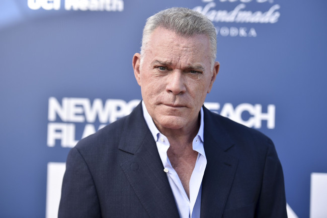 Обои картинки фото ray liotta, мужчины, актер, лицо, пиджак