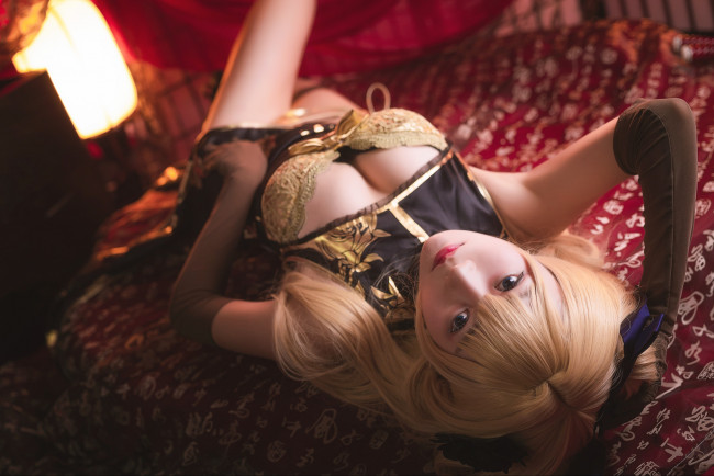 Обои картинки фото vanilla meow lulu, девушки, девушка, женщина, блондинка, светловолосая, сексуальная, модель, звезда, позирует, разная, обувь, верхняя, стильная, одежда, нижнее, эротическое, бельё, трусы, лифчик, колготки, чулки, аксессуары, макияж, и, множество, элементов, на, фотографии