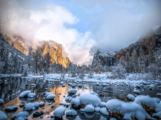 Обои картинки фото природа, реки, озера, горы, лес, озеро, камни, снег, зима