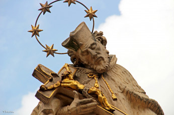 Картинка разное рельефы статуи музейные экспонаты статуя нимб крест