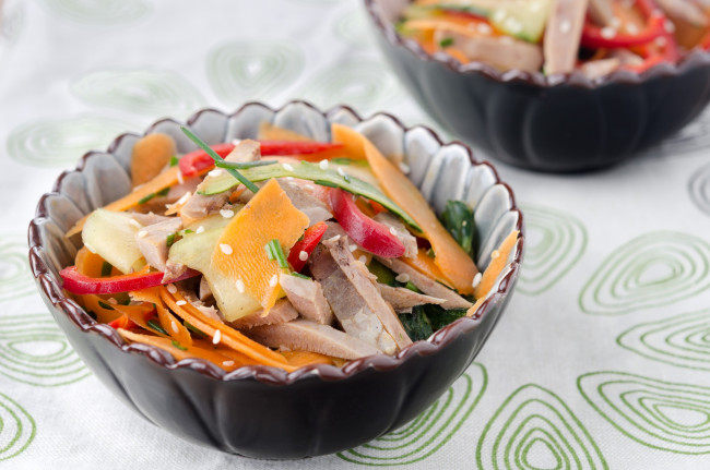 Обои картинки фото еда, салаты, закуски, мясо, салат, овощи