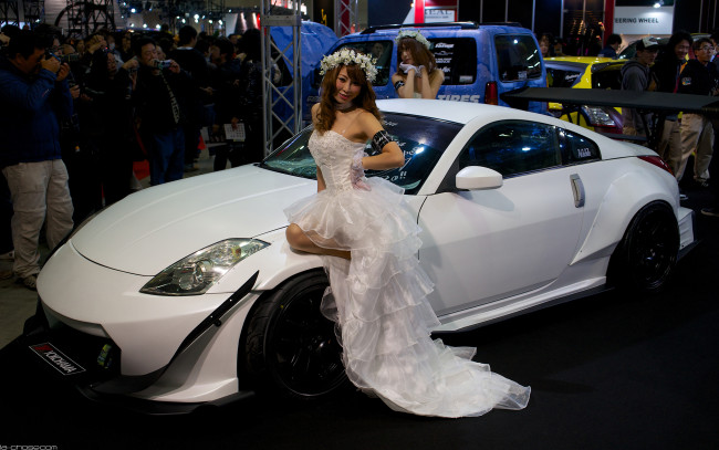 Обои картинки фото автомобили, авто с девушками, белый, 350z, nissan