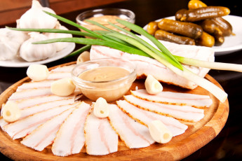 Картинка еда мясные+блюда чеснок сало лук