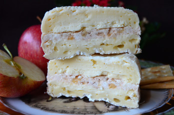 Картинка peque& 241 o+camembert+relleno+de+manzana +canela+y+caramelo еда сырные+изделия сыр