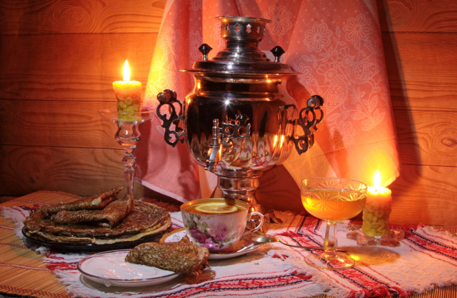 Обои картинки фото еда, блины,  оладьи, мед, самовар, сметана, свечи, чай, лимон, масленица