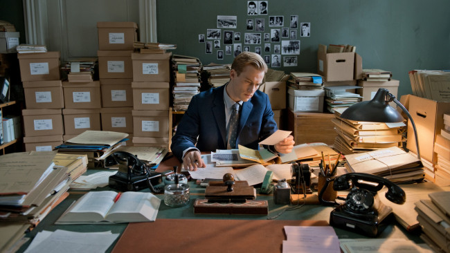 Обои картинки фото labyrinth of lies, кино фильмы, im labyrinth des schweigens, персонаж