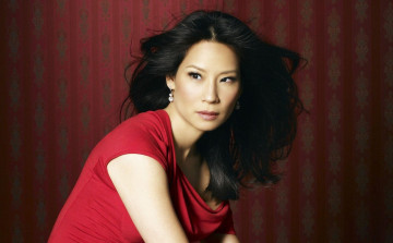 обоя девушки, lucy liu, брюнетка, актриса, декольте, топ, серьги
