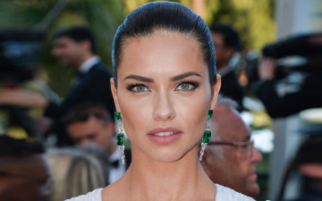 Картинка девушки adriana+lima модель лицо серьги люди