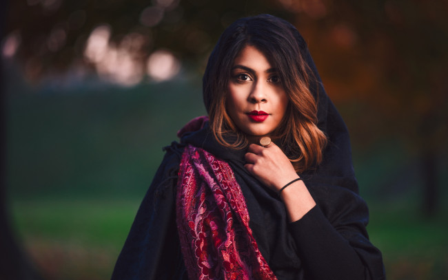 Обои картинки фото девушки, -unsort , брюнетки, темноволосые, шатенка, платок, лицо