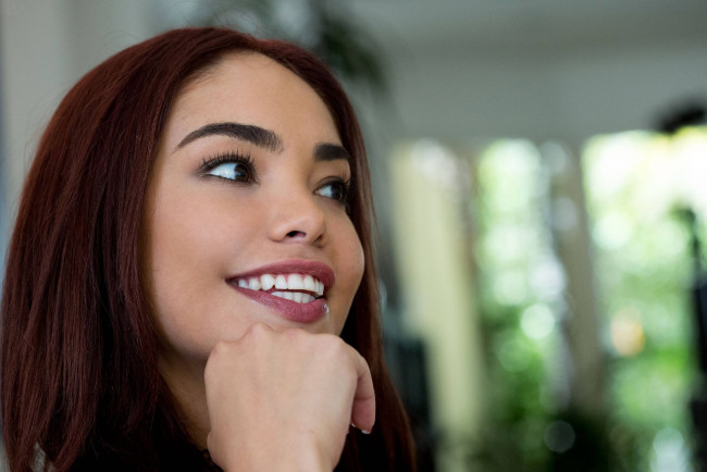 Обои картинки фото selena santana, девушки, selena, santana, портрет, лицо, девушка, модель, латино, брюнетка, красотка, поза, взгляд, макияж, стройная, актриса, смуглая, флирт