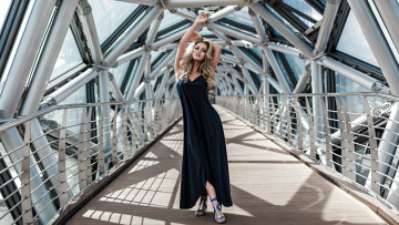 Картинка девушки -+блондинки +светловолосые мост блондинка платье поза лерочка половинчик