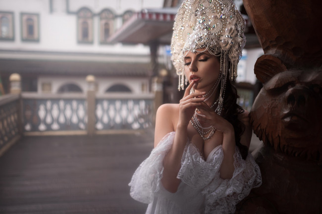 Обои картинки фото девушки, елена борисенкова, декольте, кокошник, жемчуг, елена, борисенкова