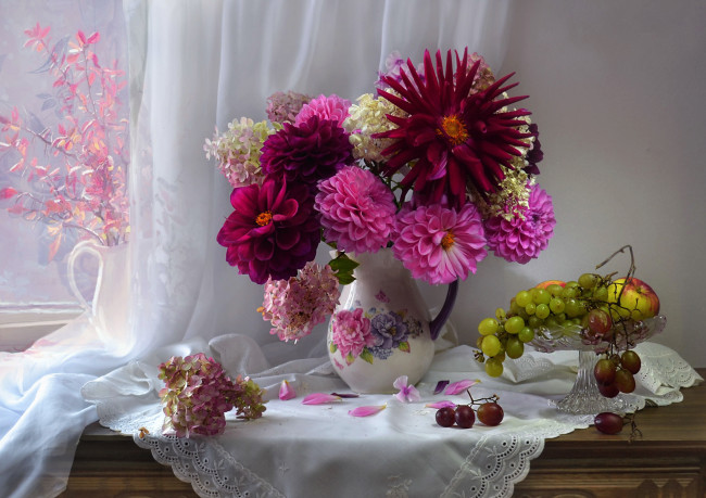 Обои картинки фото еда, натюрморт, букет, георгины, виноград, яблоки