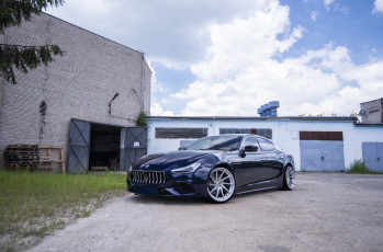 обоя maserati ghibli, автомобили, maserati, ghibli, sportcar, sedan, blue, stance