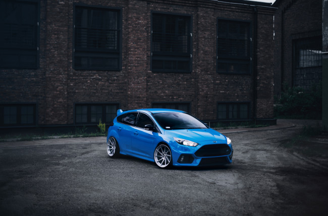Обои картинки фото ford focus, автомобили, ford, focus, rs, blue, front, stance