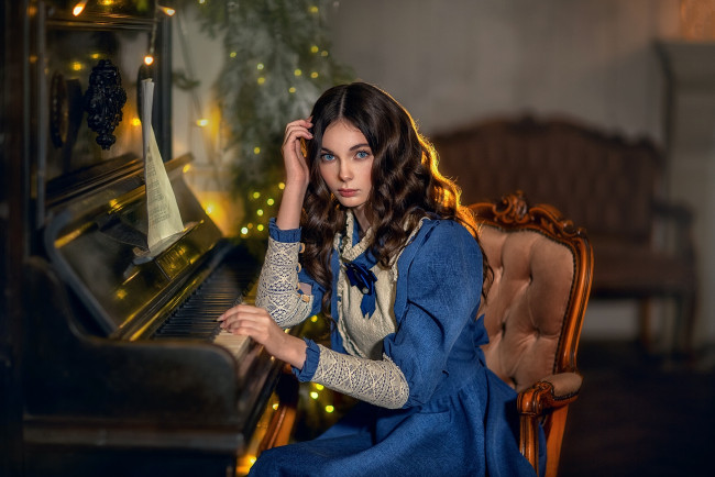 Обои картинки фото девушки, - брюнетки,  шатенки, брюнетка, локоны, пианино, ноты