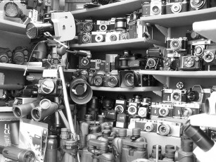 Картинка Черно белое фото разное предметы быта