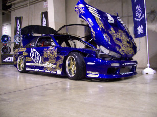 Картинка автомобили выставки уличные фото