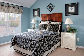 Картинка интерьер спальня кровать подушки