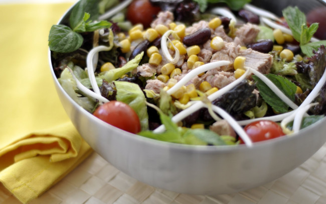 Обои картинки фото еда, салаты, закуски, кукуруза, фасоль, салат, мясо