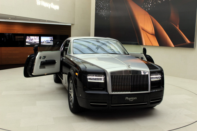 Обои картинки фото автомобили, выставки и уличные фото, rolls-royce
