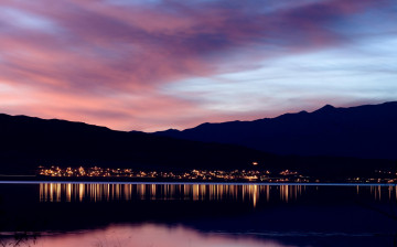 Картинка природа восходы закаты селение огни горы закат облака озеро