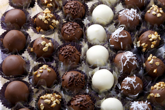 Обои картинки фото еда, конфеты,  шоколад,  сладости, шоколадные, ассорти