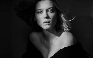 Картинка девушки lea+seydoux черно-белая блондинка актриса декольте лицо