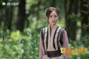 Картинка кино+фильмы douluo+continent девушка ограда лес