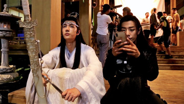 Картинка разное знаменитости ван ибо сяо чжань съемки костюмы люди