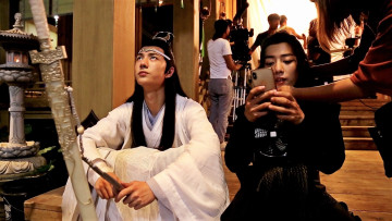 Картинка разное знаменитости ван ибо сяо чжань съемки костюмы люди