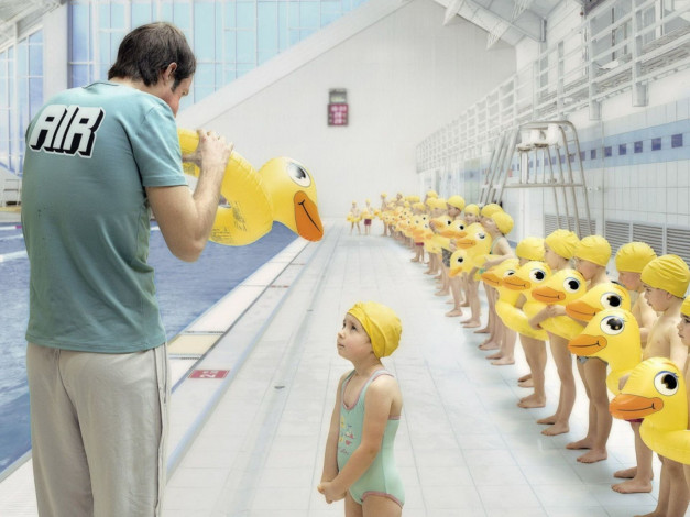 Обои картинки фото юмор и приколы, дети, утята, тренер, бассейн