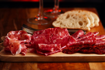 Картинка еда колбасные+изделия ветчина колбаса копченая