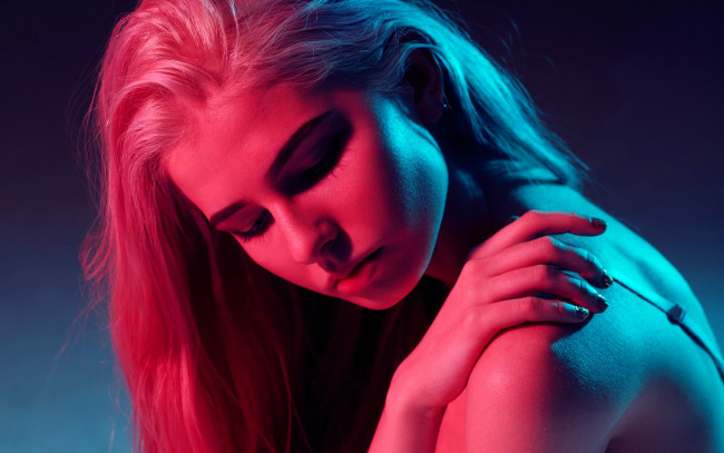 Обои картинки фото девушки, - лица,  портреты, блондинка, лицо, свет