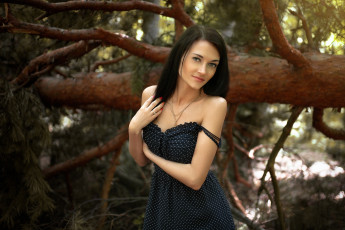 Картинка девушки -+брюнетки +шатенки девушка позирует станислав максимов