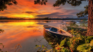обоя корабли, лодки,  шлюпки, горы, озеро, закат