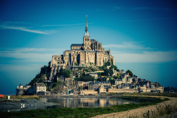 Картинка города крепость мон сен мишель франция остров