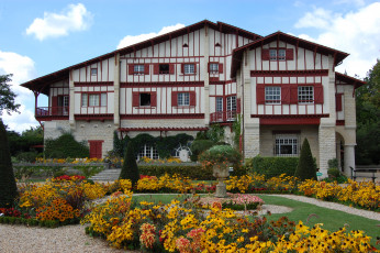 Картинка города здания дома цветы дом