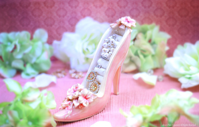 Обои картинки фото разное, украшения, аксессуары, веера, кольца, туфелька