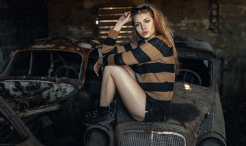 Картинка автомобили -авто+с+девушками развалюхи старые авто взгляд девушка