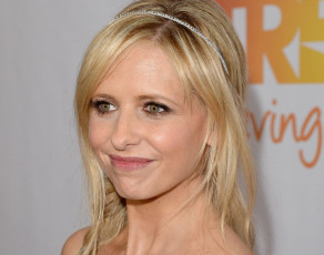 Картинка девушки sarah+michelle+gellar лицо улыбка ободок актриса сара мишель геллар блондинка