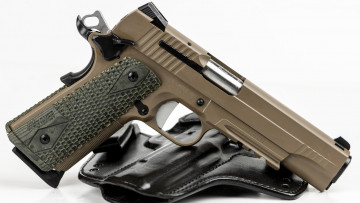 Картинка оружие пистолеты пистолет sig sauer кобура белый фон