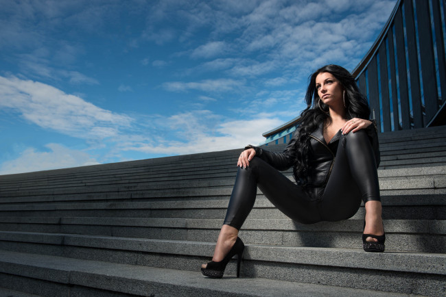 Обои картинки фото девушки, -unsort , брюнетки,  шатенки, взгляд, лицо