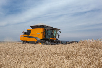 Картинка техника комбайны valtra