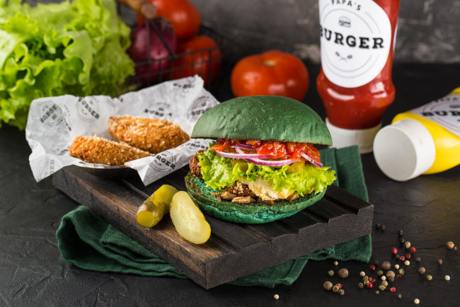 Обои картинки фото еда, бутерброды,  гамбургеры,  канапе, гамбургер, огурец, картофель, помидоры, томаты