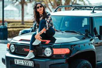 Картинка автомобили -авто+с+девушками тойота