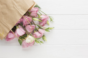 Картинка цветы эустома букет сумка