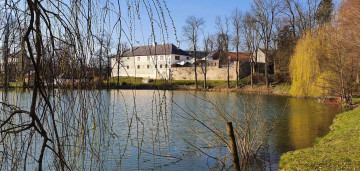 Картинка города -+здания +дома река весна