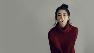 Картинка девушки -+азиатки азиатка свитер цветок