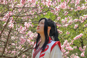 Картинка девушки -+креатив +косплей костюм дерево цветение